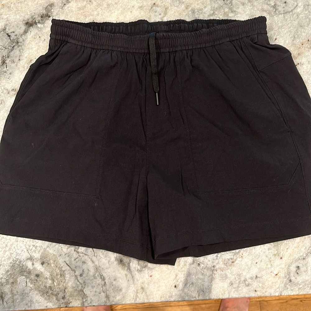 Lululemon Bowline shorts in black (size XL)
